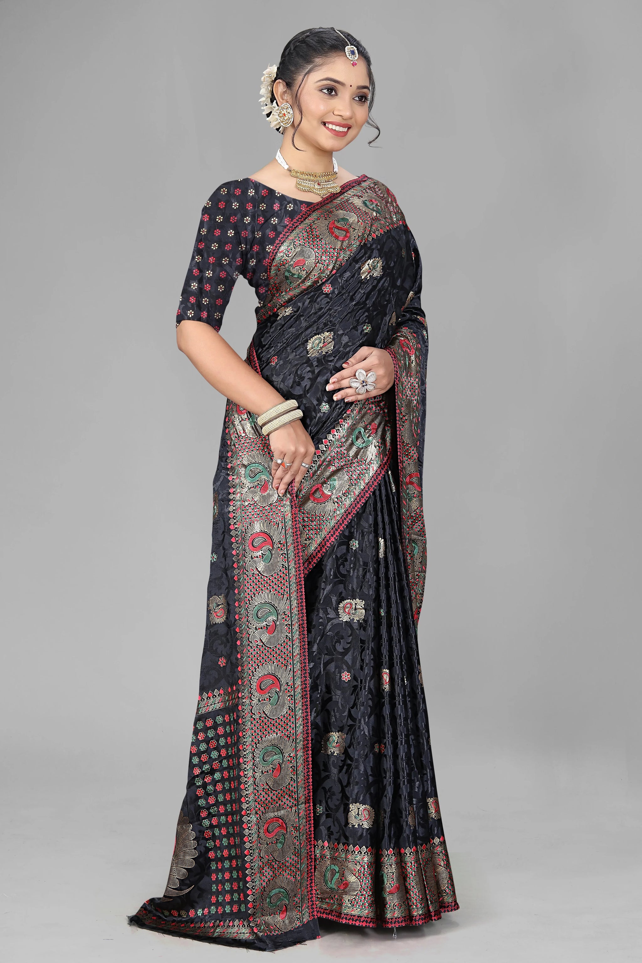 Maharani Rekha Pass-Through Ring Silk Saree