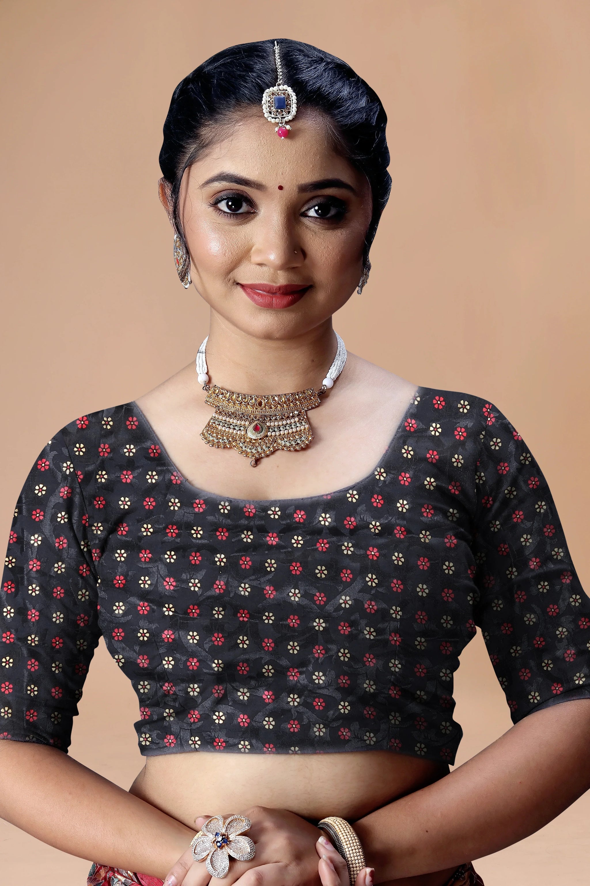 Maharani Rekha Pass-Through Ring Silk Saree