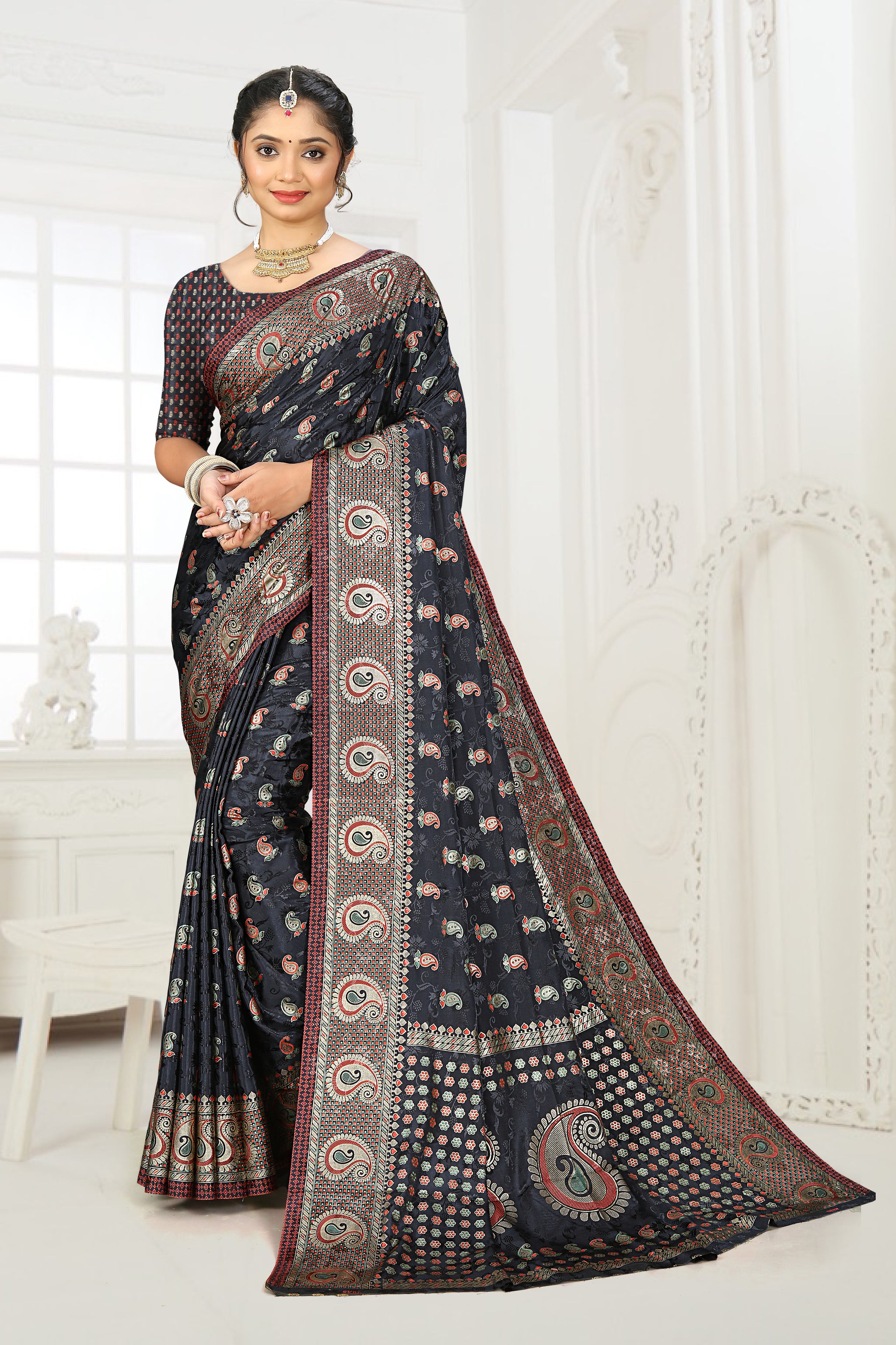 Maharani Rekha Pass-Through Ring Silk Saree